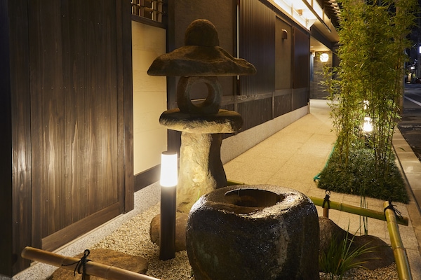 Fachada del alojamiento - Noche