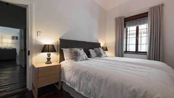 Luxury Cottage, 3 Bedrooms, 2 Bathrooms | 3 bilik tidur, peralatan tempat tidur premium, dihias secara berasingan