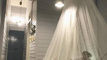 Habitación doble superior | Cortinas blackout, wifi gratis y ropa de cama