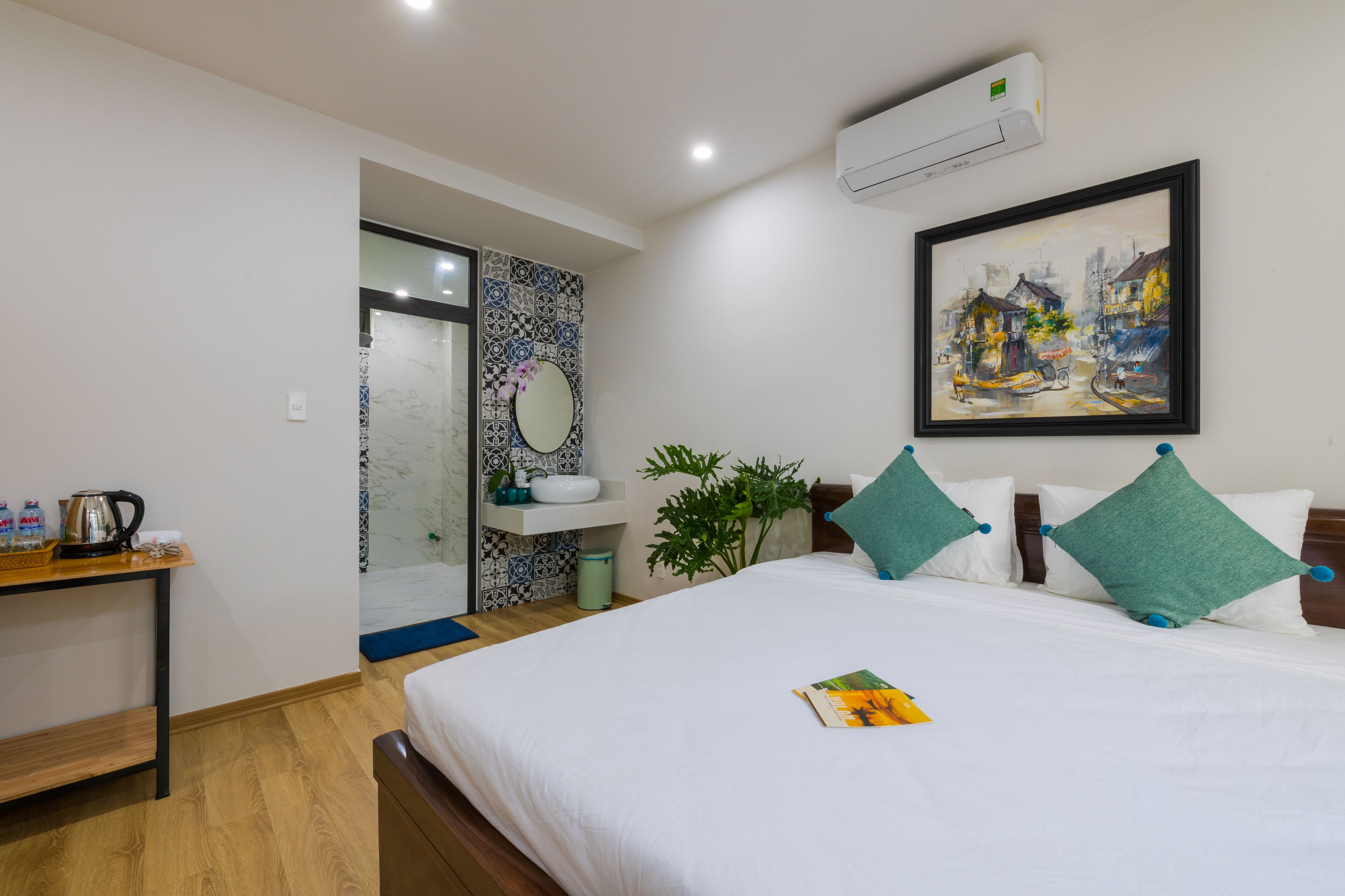 Minibar, soundproofing, free WiFi, bed sheets