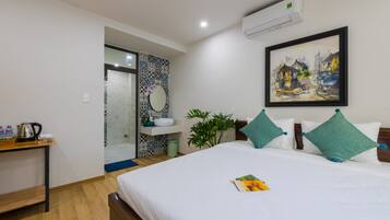 Minibar, soundproofing, free WiFi, bed sheets