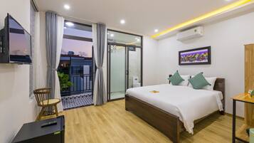 Deluxe Room, Balcony | Living room | Flat-screen TV