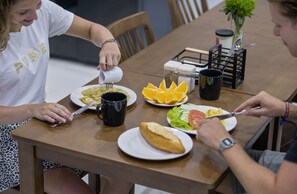 Tägliches inbegriffenes einheimisches Frühstück