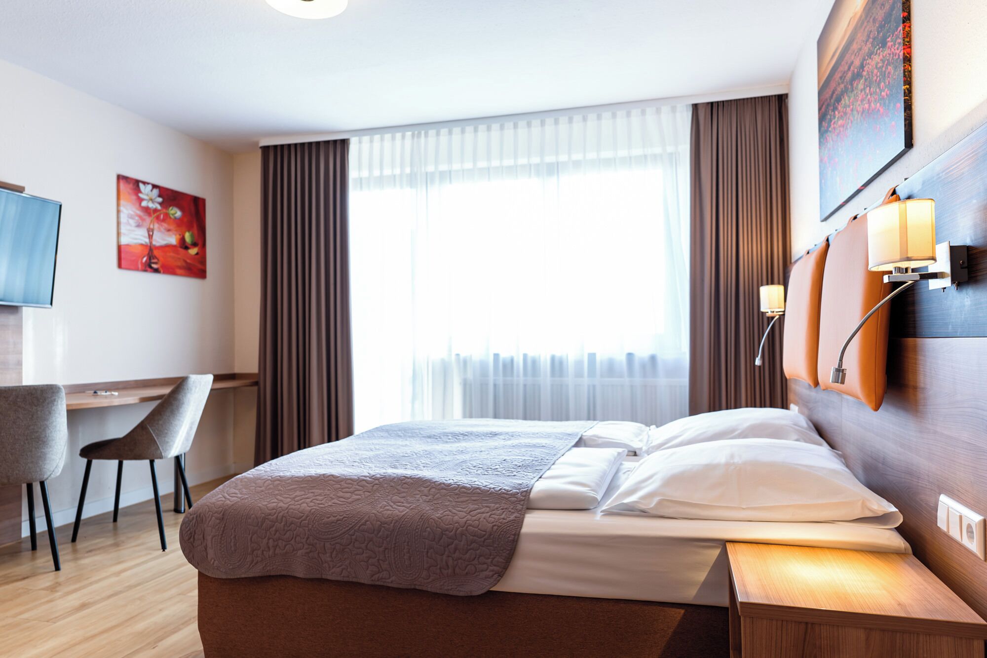 저자극성 침구, 책상, 암막 커튼, 무료 WiFi