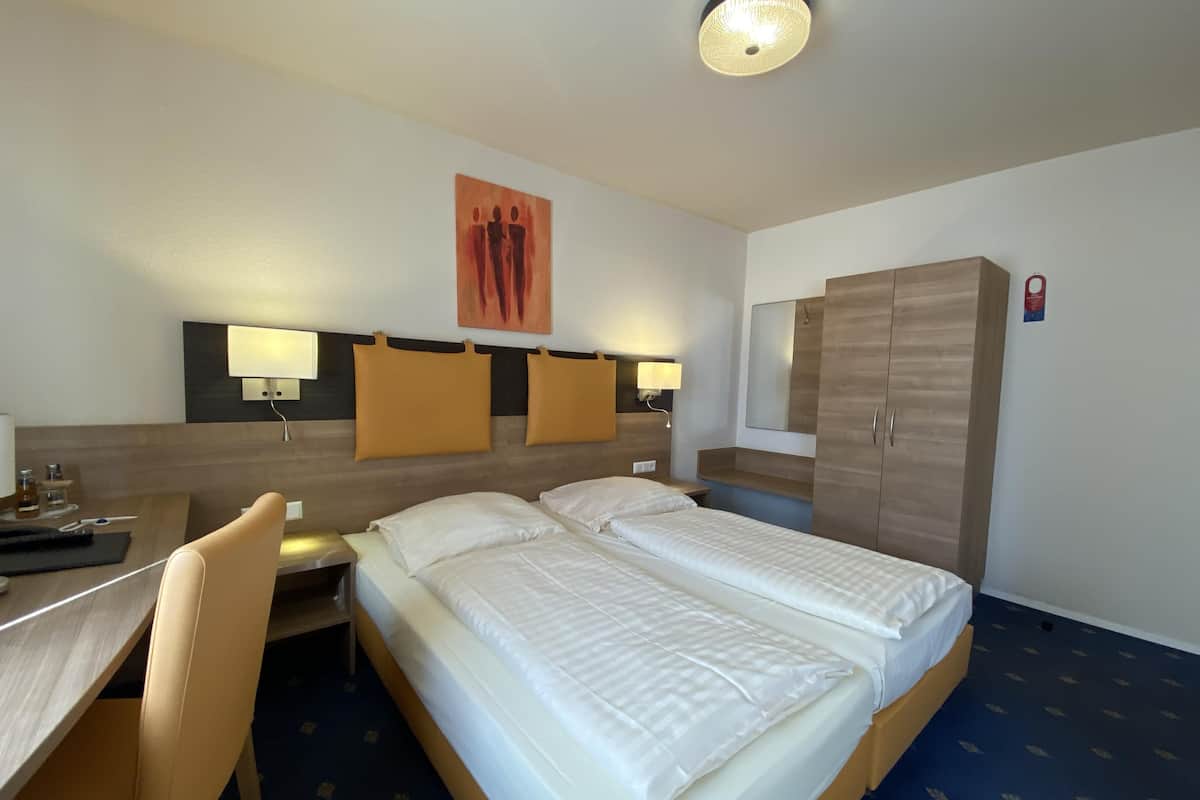 1 slaapkamer, hypoallergeen beddengoed, een bureau