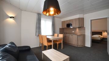 1 bedroom, hypo-allergenic bedding, desk, blackout curtains