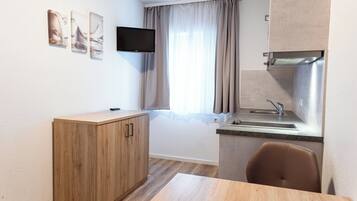 Apartment (Large) | Allergikerbettwaren, Schreibtisch, Verdunkelungsvorhänge