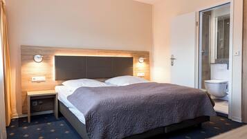 Apartment (Medium A) | Allergikerbettwaren, Schreibtisch, Verdunkelungsvorhänge