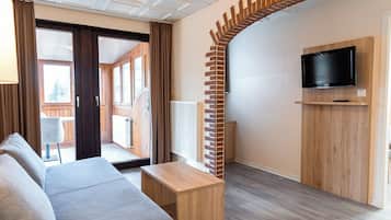 Apartment (XL) | Wohnbereich | 30-Zoll-Flachbildfernseher mit Kabelempfang, Fernseher