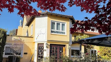 Entrada al alojamiento