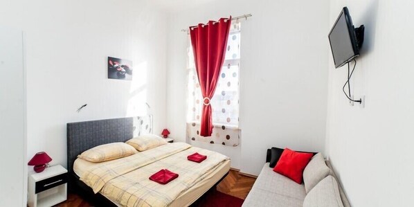 Double Room | Iron/ironing board, free WiFi, bed sheets