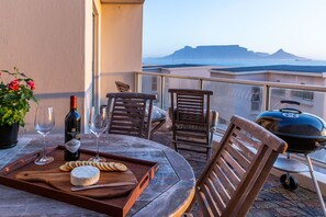 Outdoor dining - Stay In Atlantic (Cape Town)