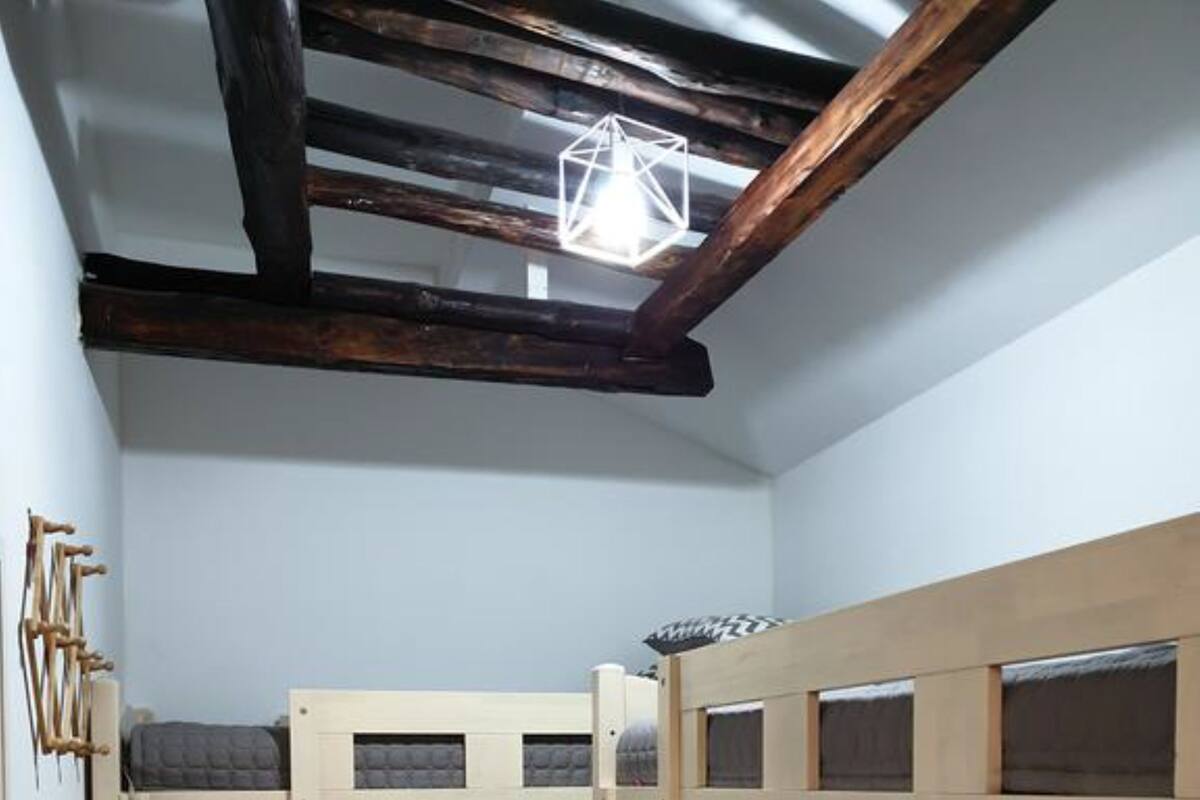 Shared Dormitory, Men only