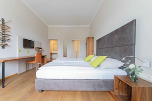 1 bedroom, desk, blackout curtains, free WiFi