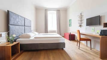 Double Room | Desk, blackout curtains, free WiFi, bed sheets