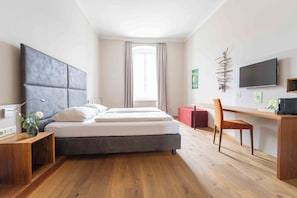 1 bedroom, desk, blackout curtains, free WiFi