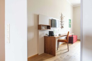 Escritorio, cortinas blackout, wifi gratis y ropa de cama 