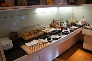 Free daily buffet breakfast - Hotel Kulinarium an der Glems (Gerlingen)