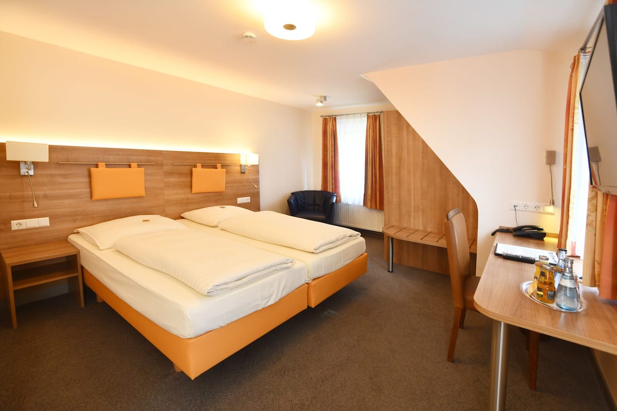 1 bedroom, desk, blackout drapes, free WiFi