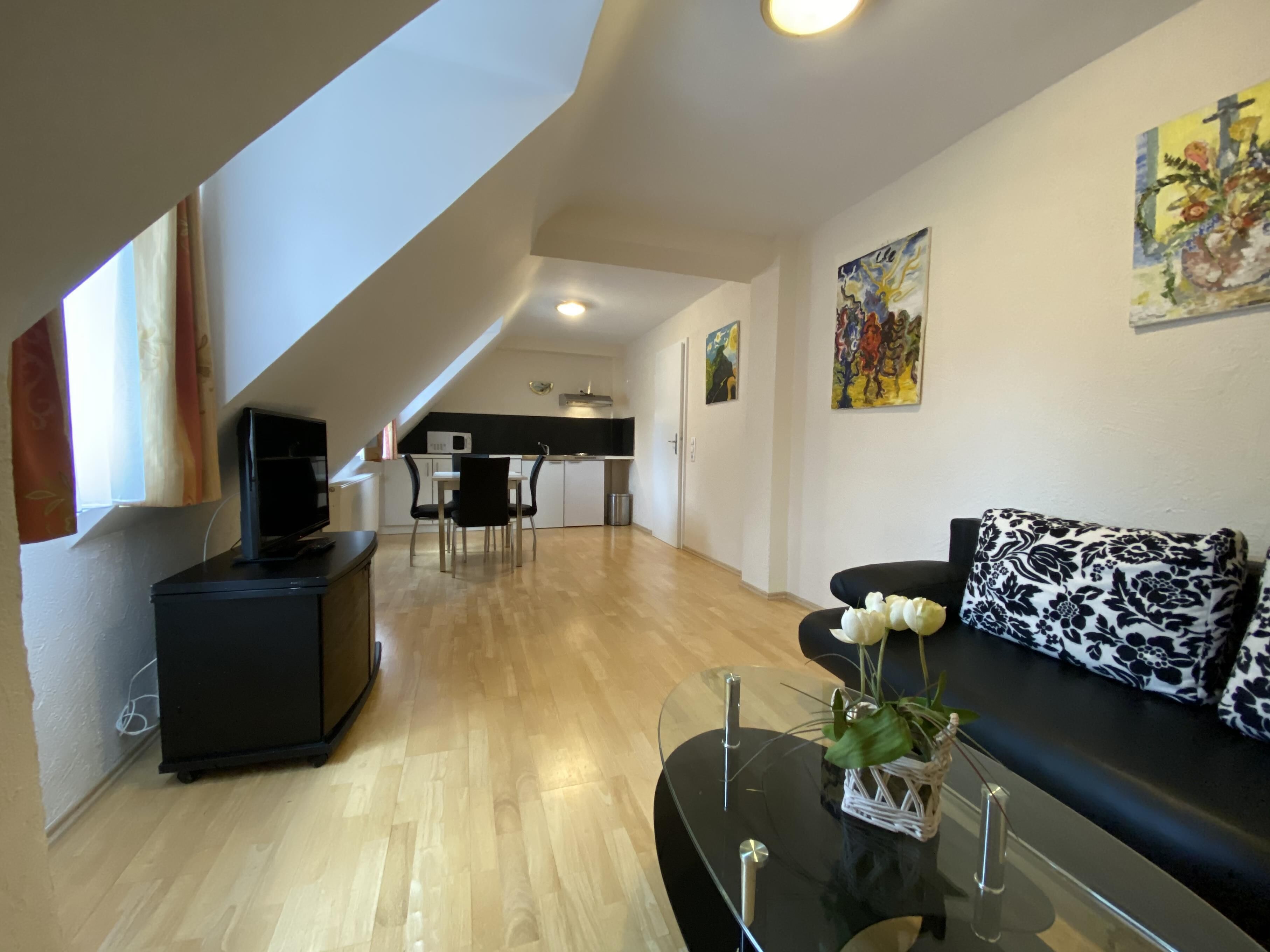 Apartment (XL) | Wohnbereich | Flachbildfernseher, Kinderspielzeug