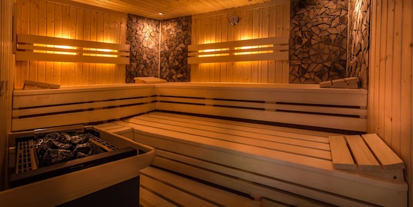 Sauna seca, banheira de hidromassagem