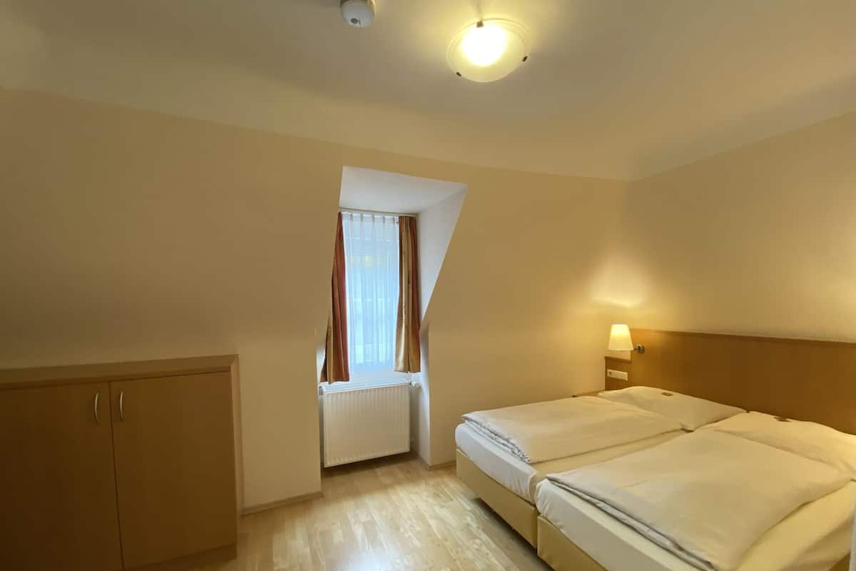 Apartment (XL) | 1 bedroom, desk, blackout drapes, free WiFi