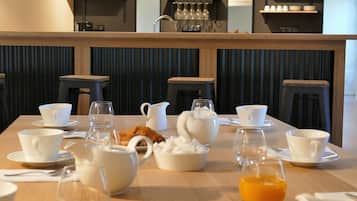 Free daily continental breakfast