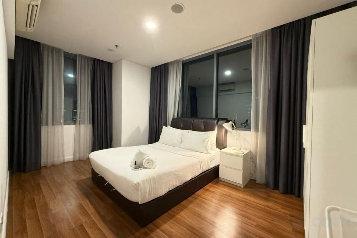 Iron/ironing board (on request), bed sheets