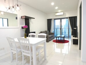 Apartemen Comfort, 1 kamar tidur | Area keluarga | TV LED