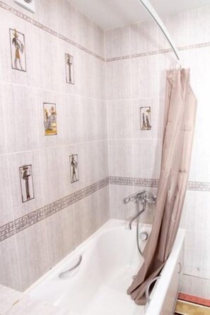 Huoneisto, 1 makuuhuone | Kylpyhuone | Kylpyamme, hiustenkuivaaja, pyyhkeet, saippua