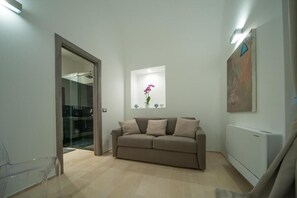 ห้องคอมฟอร์ทสำหรับสี่ท่าน, อาคารเสริม | สิ่งอำนวยความสะดวกในห้องพัก