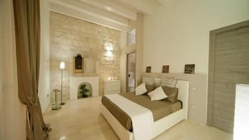 1 bedroom, premium bedding, down duvets, minibar