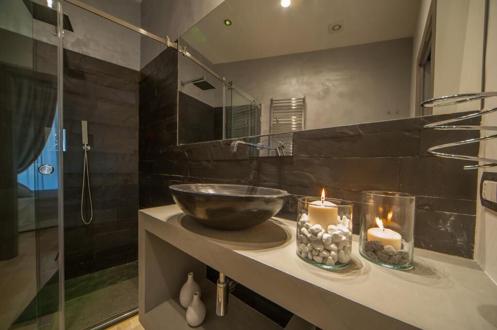 Tripla Comfort, edificio separato | Bagno | Doccia, soffione a pioggia, set di cortesia gratuito, asciugacapelli