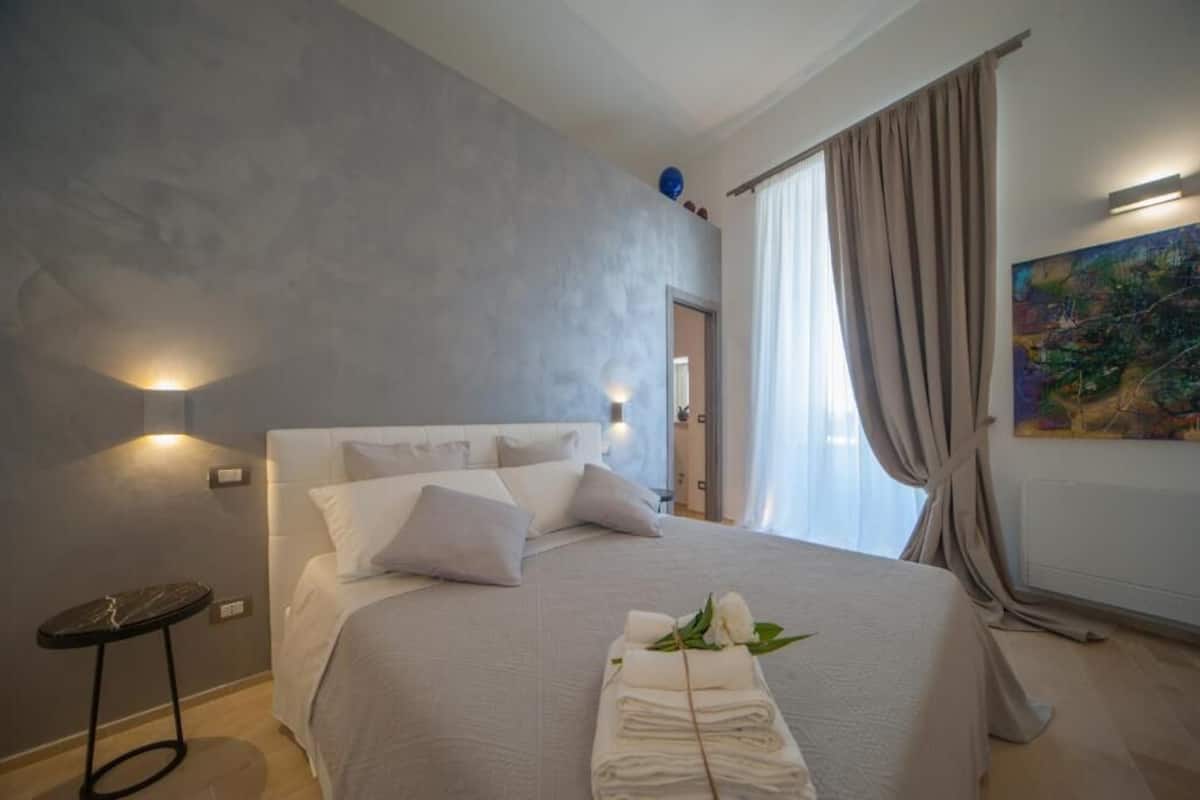 Superior Triple Room, Annex Building | Premium bedding, down comforters, minibar, desk