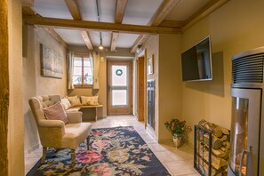 Exclusive Chalet | Living area | Flat-screen TV, toys - Chalet am Birkenhain (Hinterzarten)