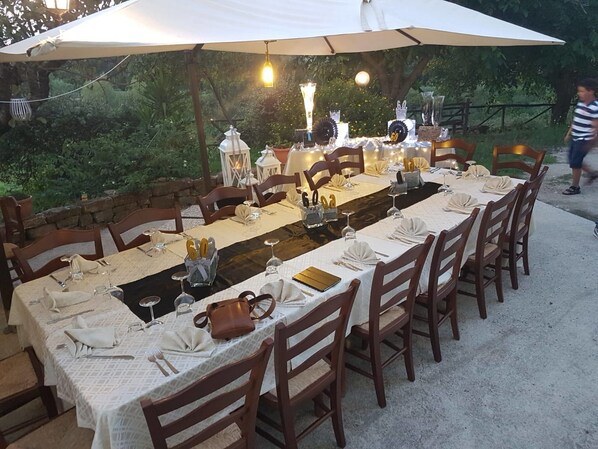 Tempat makan outdoor