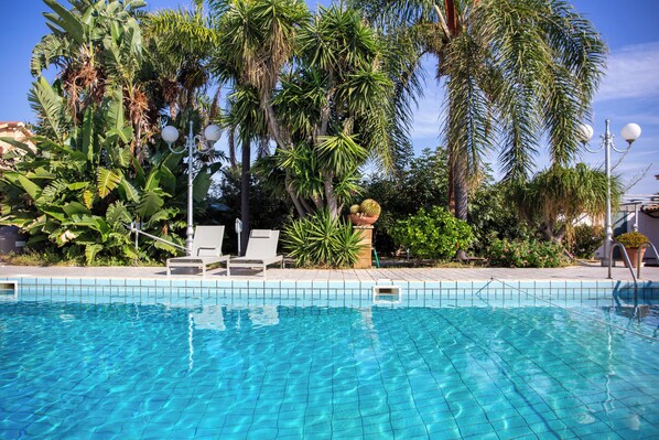 Outdoor pool - Villa Anastasia (Ficarazzi)