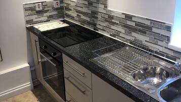 House, 2 Bedrooms | Private kitchen | Fridge, electric kettle, cookware/dishes/utensils