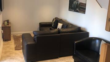 House, 2 Bedrooms | Living area | Flat-screen TV