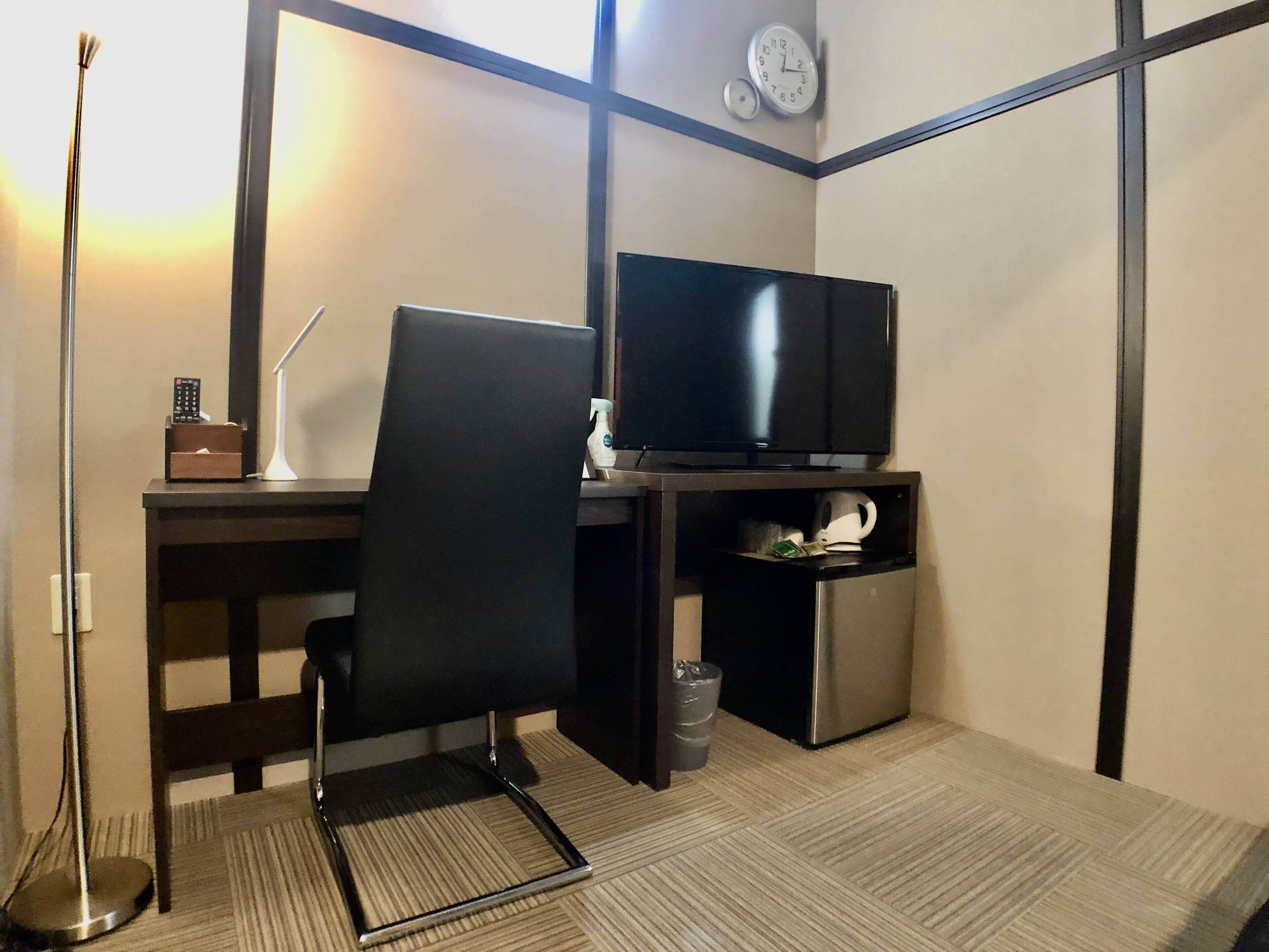 economy double room, non smoking, first floor, must check-in between 3 pm and 6 pm | room amenity