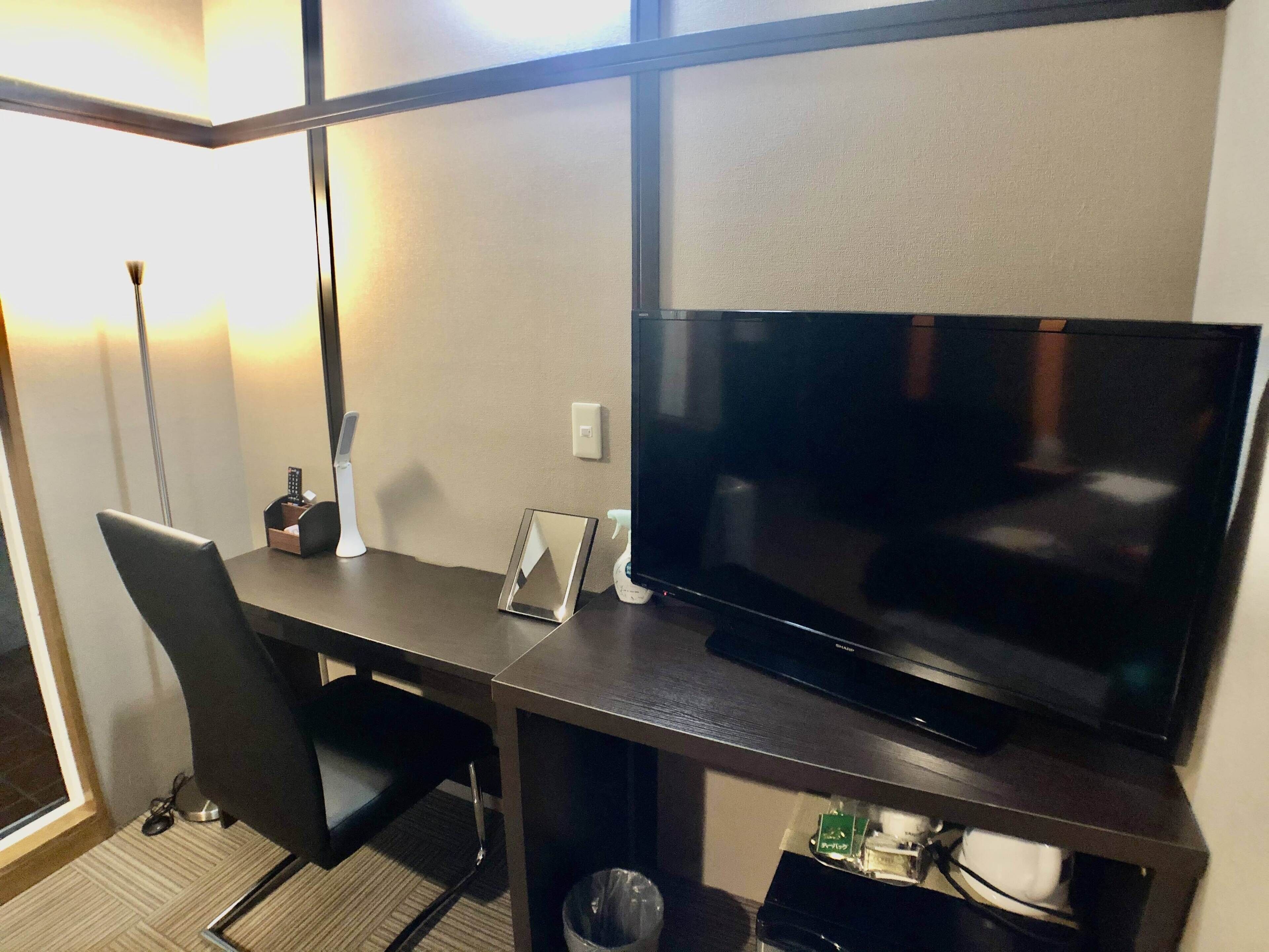 economy double room, non smoking, first floor, must check-in between 3 pm and 6 pm | room amenity