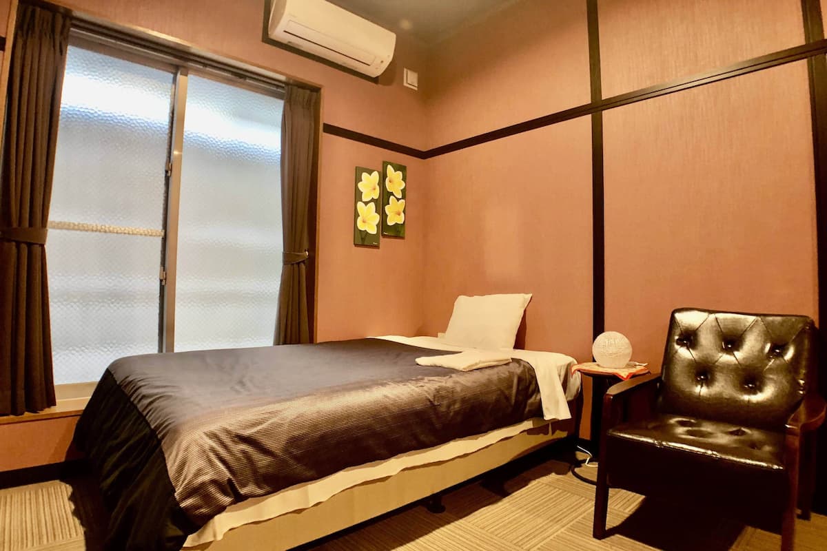 economy double room, non smoking, first floor, must check-in between 3 pm and 6 pm | desk, laptop workspace, iron/ironing board, free wifi
