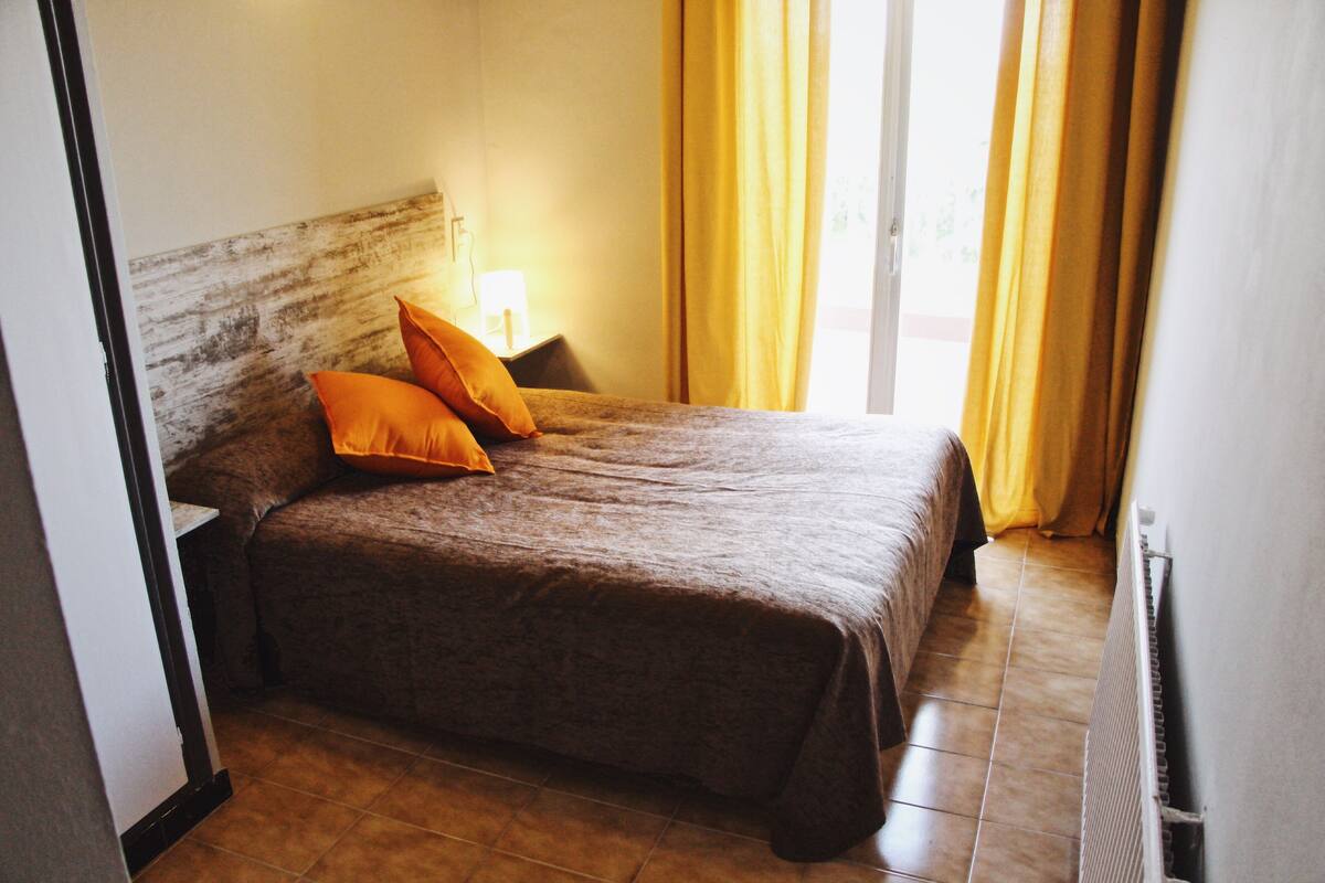 Deluxe-Doppelzimmer, Terrasse, Blick auf den Weinberg | Kostenloses WLAN, Bettwäsche