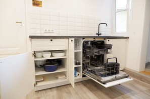 Apartemen | Dapur pribadi | Lemari es besar, oven, kompor, dan mesin pencuci piring