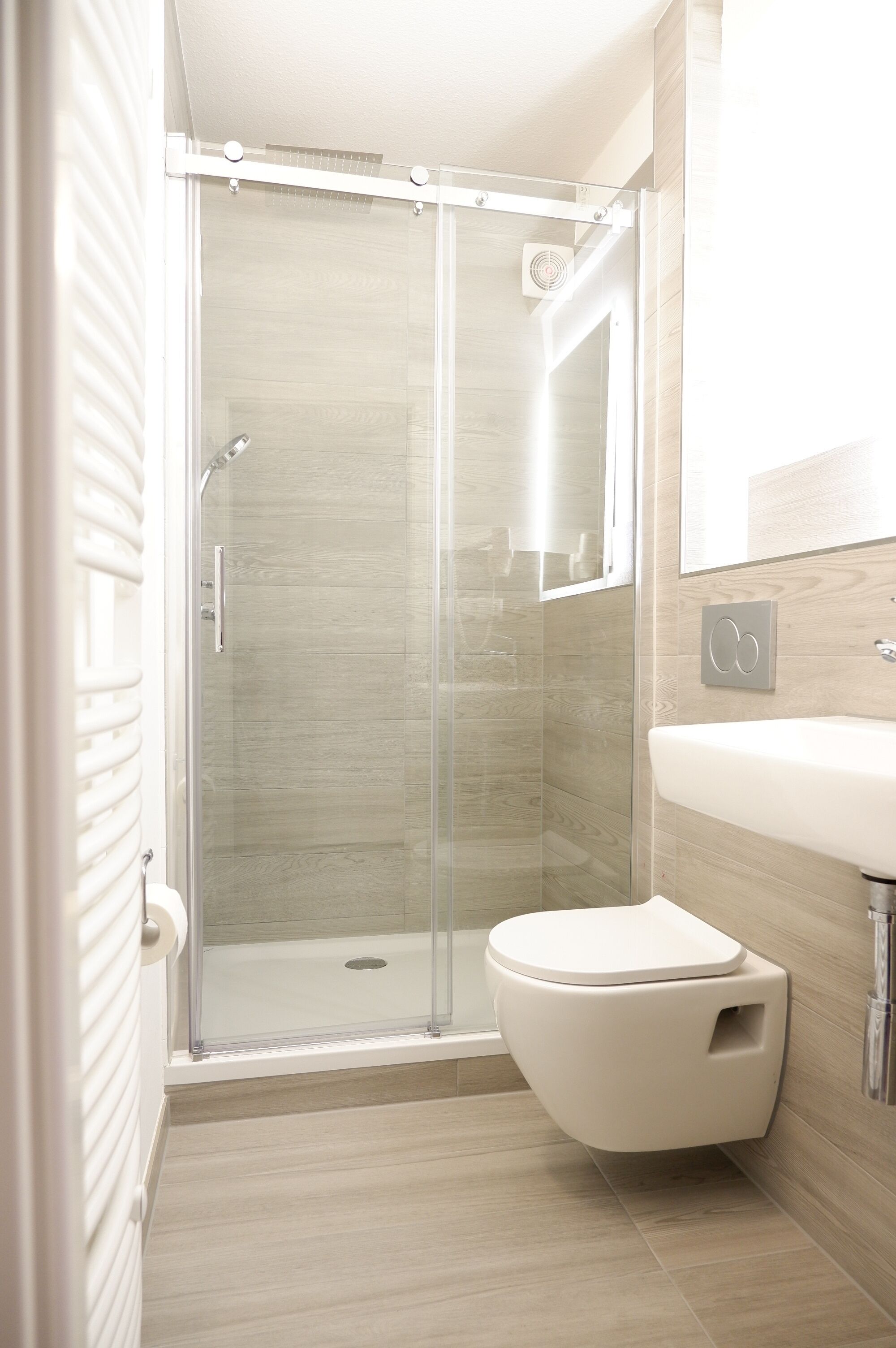 アパートメント | バスルーム | シャワー、レインフォールシャワー、バスアメニティ (無料)、ヘアドライヤー