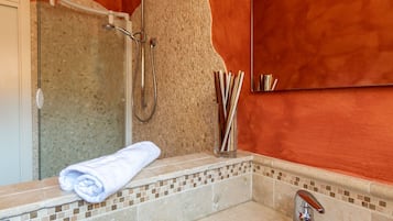 Apartment, 1 Bedroom | Bathroom | Combined shower/tub, rainfall showerhead, free toiletries, hair dryer