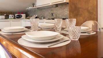 Apartment, 1 Bedroom | In-room dining