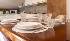 Apartament, 1 dormitori | Zona de menjador de l'habitació