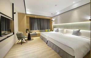 Ropa de cama de alta calidad, edredones de plumas, minibar y caja fuerte