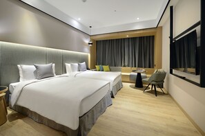 Premium bedding, down duvets, minibar, in-room safe - Evergreen Palace Hotel Chiayi (Taibao)